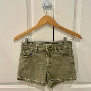 American Eagle women’s size 0 HI-Rise Shortie super stretch army green Shorts